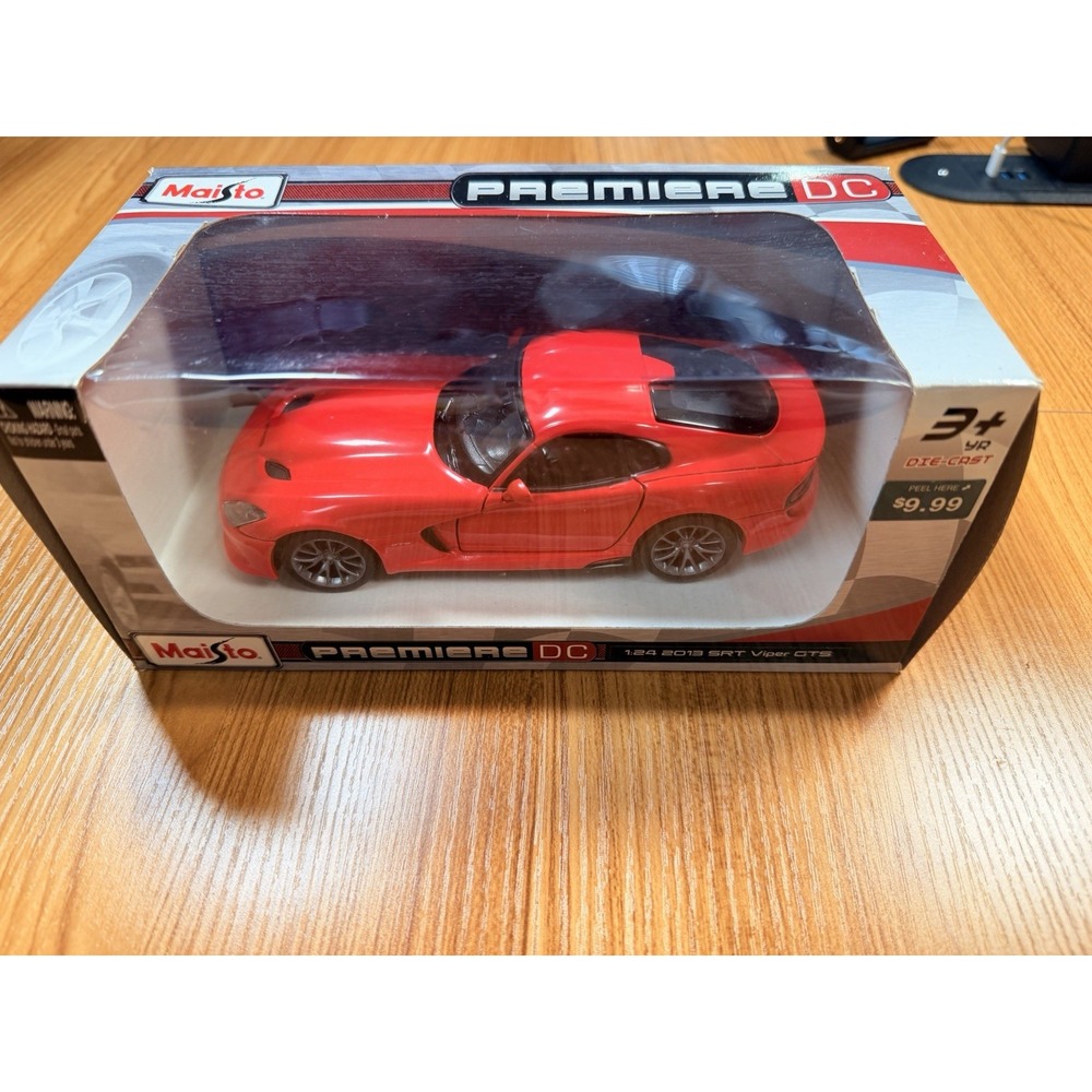 Maisto Premiere DC 2013 SRT Viper GTS Red 1:24 Diecast Model Car Open Box